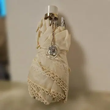 아이보리 레이스 장식 접이식 양산