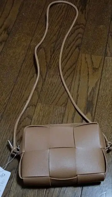 디스코트 숄더백 카멜