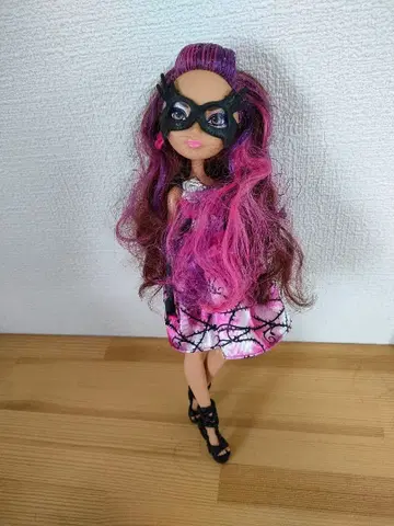 에버 애프터 하이 슬로언 커밍 브라이어 뷰티 인형 마텔 2014