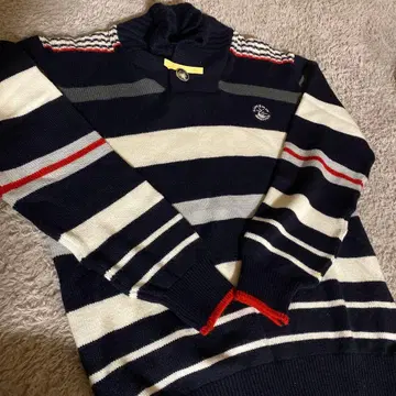 스트라이프 디자인 하이넥 니트 스웨터