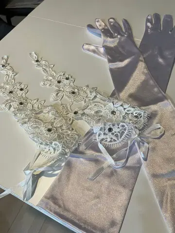 아이보리 새틴 레이스 웨딩 그로브