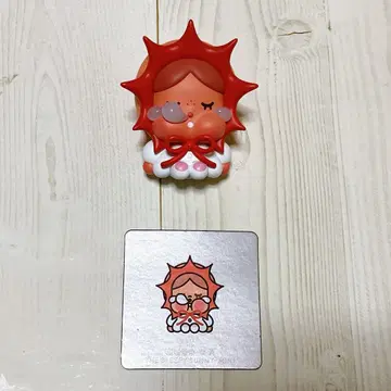 popmart crybaby crying to the moon 06