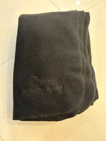 Creek 플리스 머플러 블랙