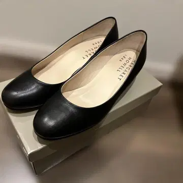 마가렛호웰 아이디어 펌프스 23.5cm 새상품급