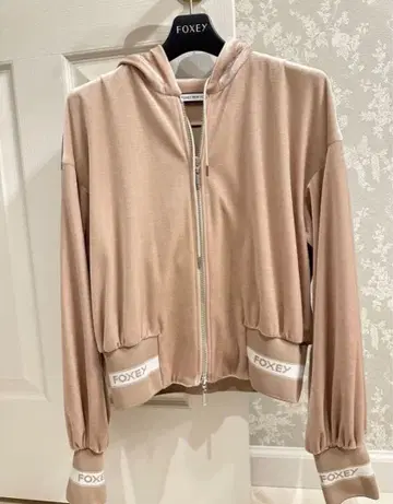 폭시 FOXEY 벨로아 지퍼 후드티