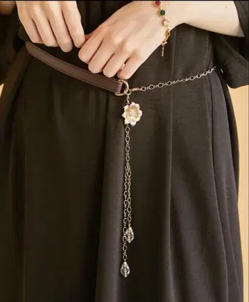 [axes femme] 꽃 모티브 체인 벨트 (골드)