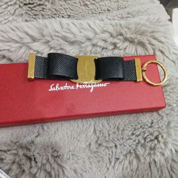 페라가모 키링 가죽 리본 블랙