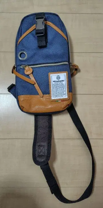 [ 새상품급 ] Bianchi 바디 백