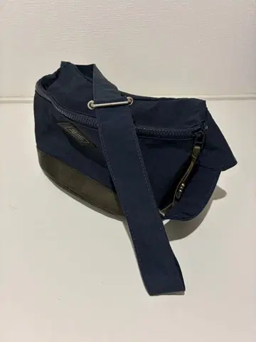 TAZUNE 바디백 네이비