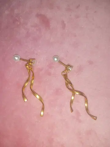 엘레강트한 골드 컬러 트위스트 귀걸이