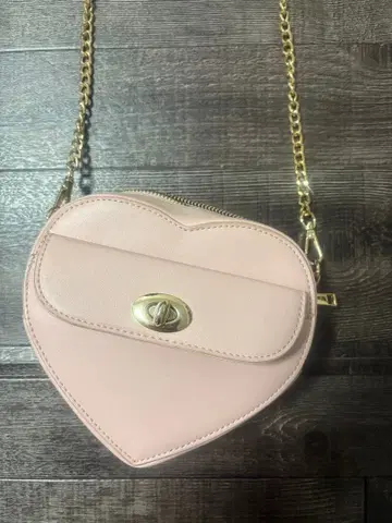 하트 모양 핑크 숄더백