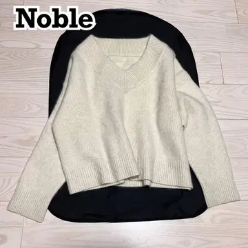 [ 새상품급 ] NOBLE YAK 야크 와이드 V넥 니트 화이트