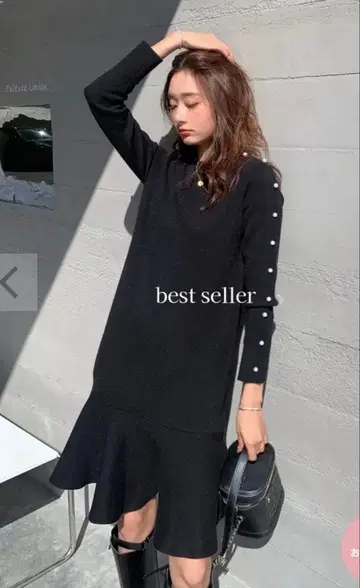 BIRTHDAY BASH 블랙 니트 원피스 펄 버튼 포함