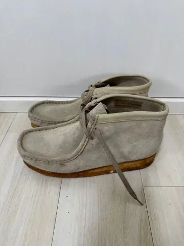 클락스 왈라비 스웨이드