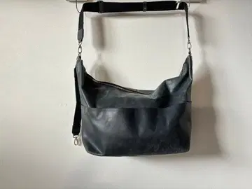 나노 유니버스 가죽 숄더백