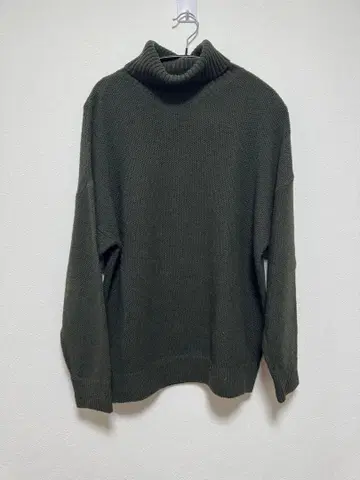 Lui's 다크 그린 터틀넥 니트