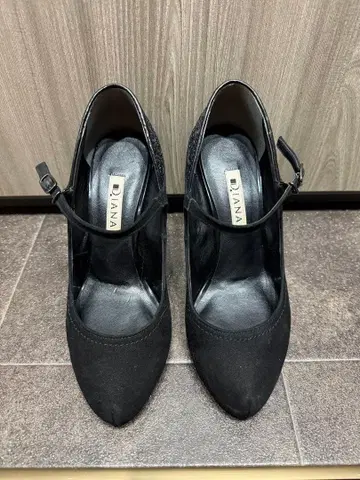 다이애나 블랙 하이힐 펌프스