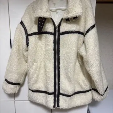 화이트 보아 자켓