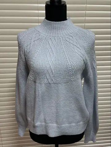 라이트 그레이 하이넥 니트 스웨터