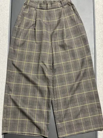 체크 슬랙스 배기 실루엣