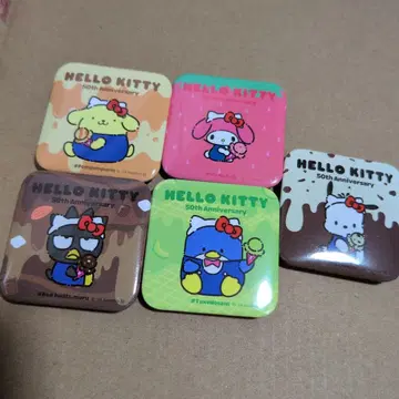 헬로키티 50주년 기념 서티원 콜라보 캔뱃지 5개 세트