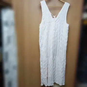 화이트 슬리브리스 롱 원피스