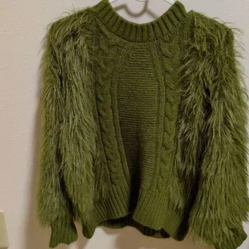 올리브 그린 퍼 니트 스웨터