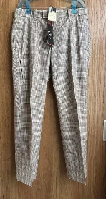 새상품 VICTORINOX 체크 무늬 슬림핏 팬츠 34인치