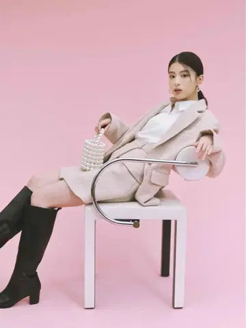 출구 나츠키 착용 APU 트위드 자켓