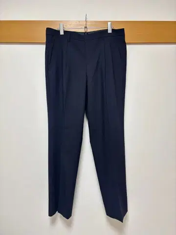 네이비 턱 슬랙스