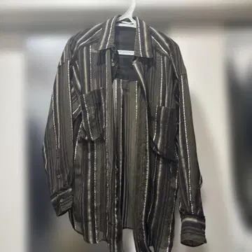 아누케 스트라이프 패턴 셔츠 블랙 계열