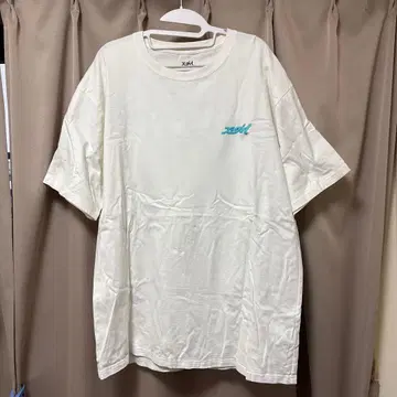 화이트 오버사이즈 T셔츠