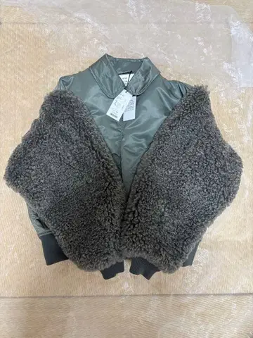 미사용 HYKE 하이크 보아 자켓 카키 사이즈 1