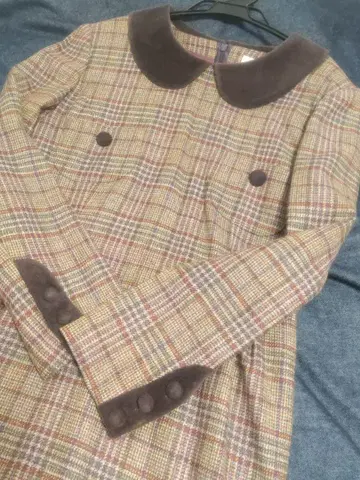 체크 무늬 카라 부착 긴팔 원피스