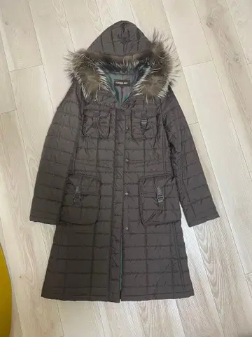 브라운 후드 부착 롱 다운 자켓