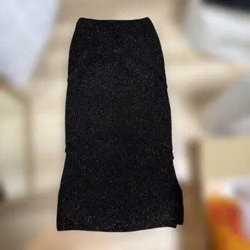 AMERI 라메 타이트 스커트