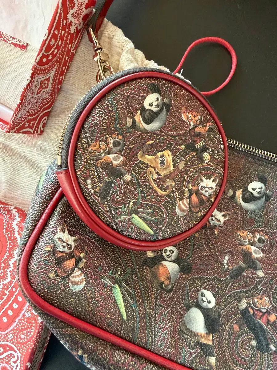 에트로 쿵푸팬더 에디션 파우치백과 코인 펄스