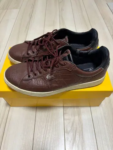 [ LACOSTE ] 가죽 스니커즈