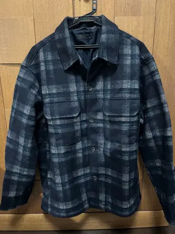 네이비 그레이 체크 무늬 플란넬 셔츠