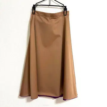 로페 리버서블 무릎 기장 플레어 스커트 베이지 퍼플