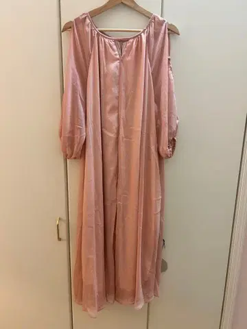 오프숄더 핑크 롱 원피스