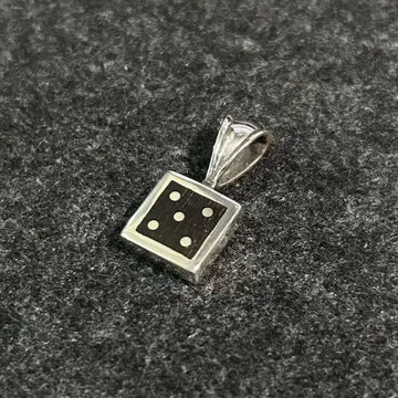 STANLEY GUESS 우드 다이스 펜던트 탑 스탠리 게스