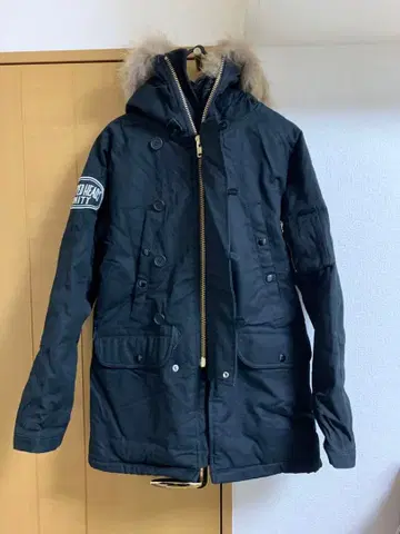 블랙 모즈 코트 뒷면 자수 후드 부착 레어한 코트입니다