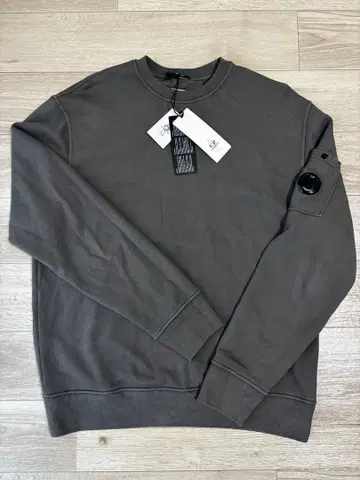 C.P.Company 그레이 맨투맨 L