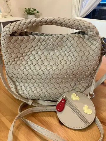 DIANA 꼬임 가죽 숄더백