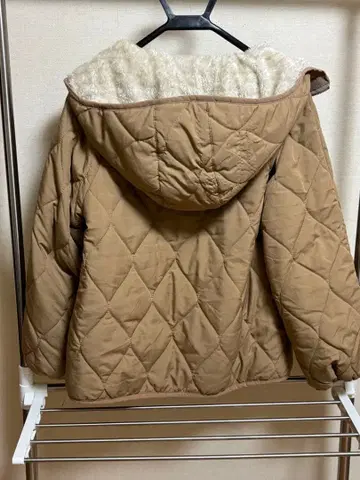 퀼팅 소재 후드 부착 자켓 리버서블