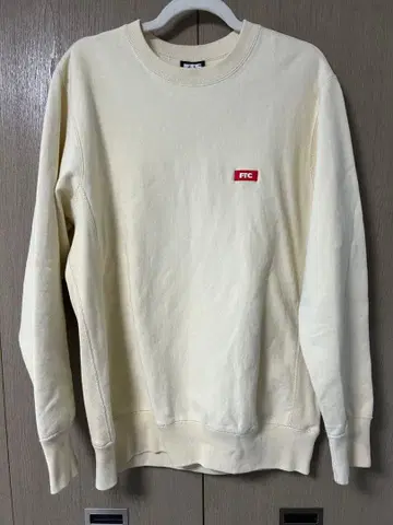 FTC 맨투맨 트레이닝복 크림색 베이지 로고 자수 L