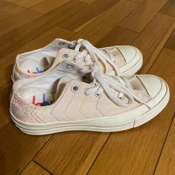 컨버스 척테일러 레어템 별 자수 사이즈 5 (24cm)