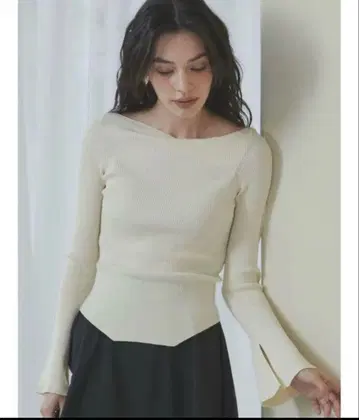 리브 편직 크림색 보트넥 스웨터