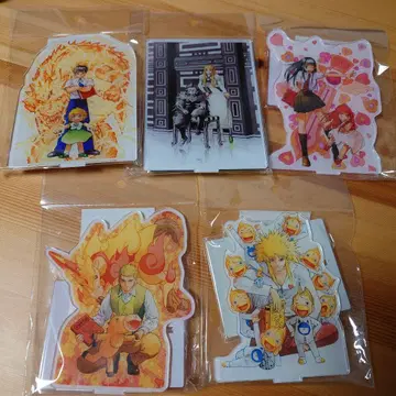 골드 컬러의 갓슈 아크릴 디오라마 세트